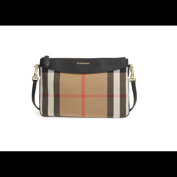 Burberry Handbags - ❤️AUTHENTIC BURBERRY PEYTON CROSSBODY❤️